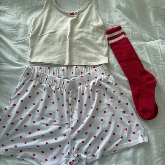 American eagle cropped tank top & high rise short pajama set w/ slouch socks - Picture 2 of 6